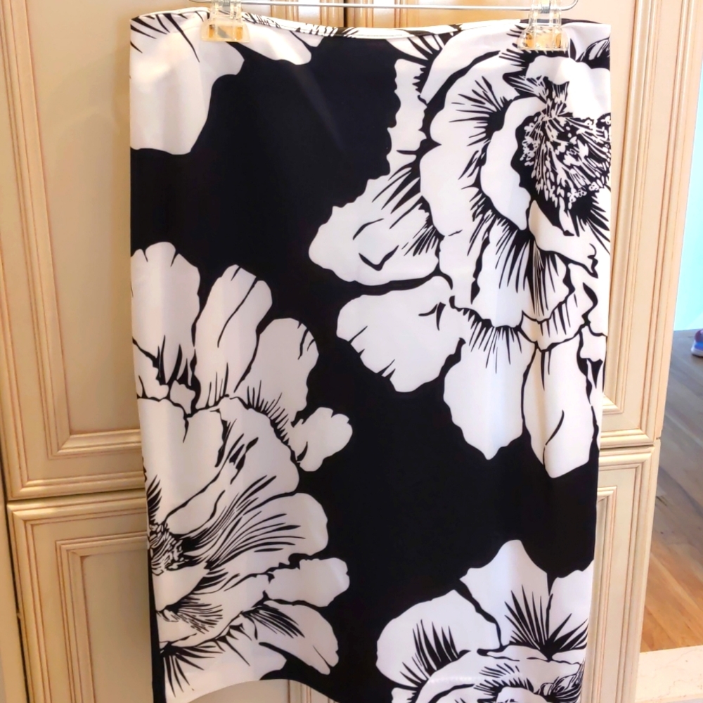 New York & Company skirt size 8